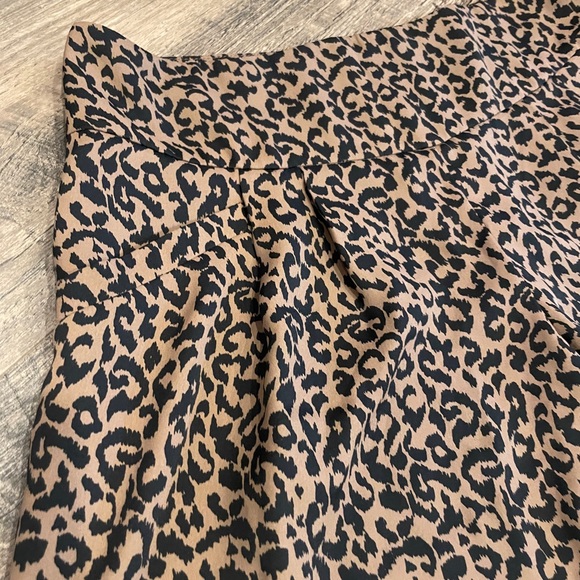LOFT Soft Leopard Shorts - Picture 3 of 3